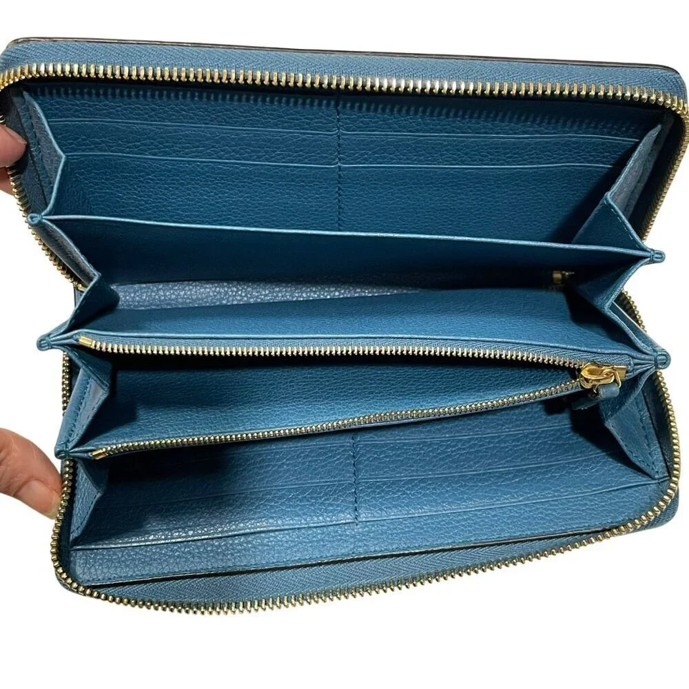 Gucci Blue Leather Zip-Around Wallet  Embossed Logo Authentic
